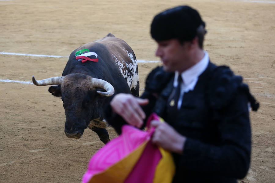 Fotos de la corrida de toros de hoy sábado de la Feria de las Fallas de 2017