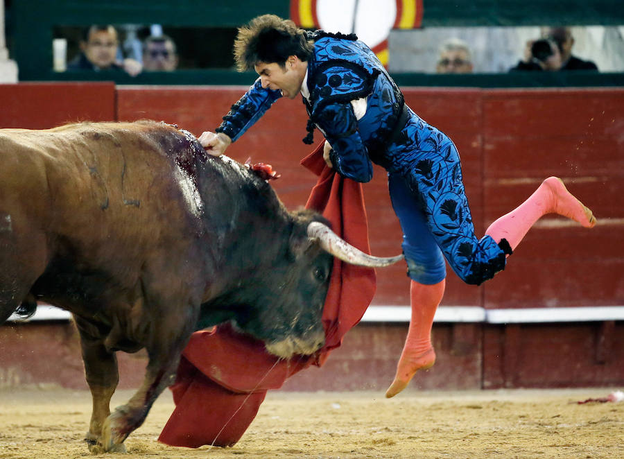 Fotos de la corrida de toros de hoy sábado de la Feria de las Fallas de 2017