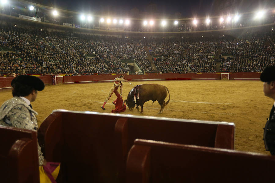 Fotos de la corrida de toros de hoy sábado de la Feria de las Fallas de 2017