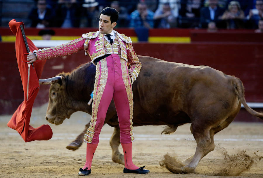 Fotos de la décima corrida de toros de la Feria de las Fallas 2017