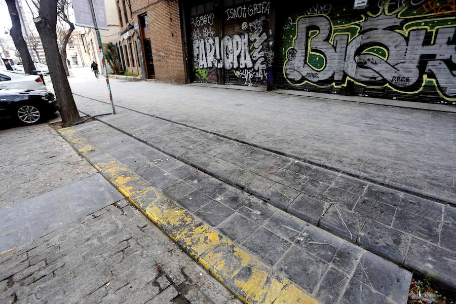 El centro de Valencia continúa con calles sucias tres días después de acabar las Fallas 2017