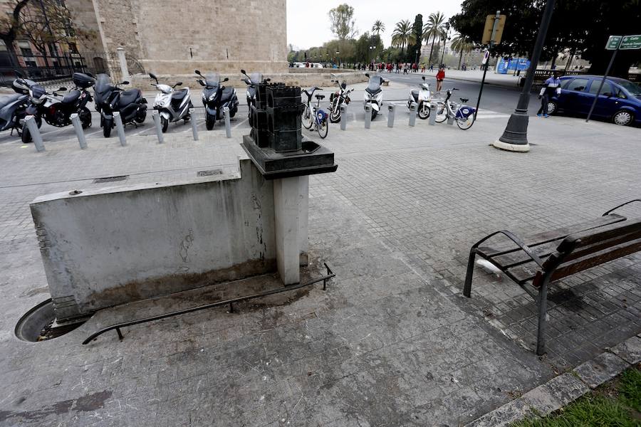 El centro de Valencia continúa con calles sucias tres días después de acabar las Fallas 2017