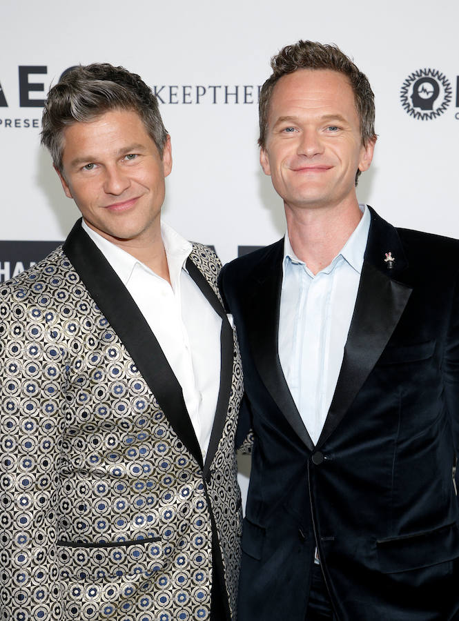 Neil Patrick Harris (d) y su marido David Burtka.