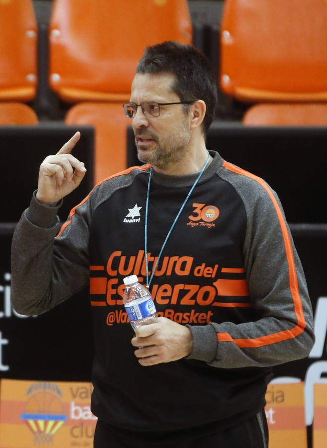 Fotos del entrenamiento previo al primer partido de la final de la Eurocup: Valencia Basket-Unicaja
