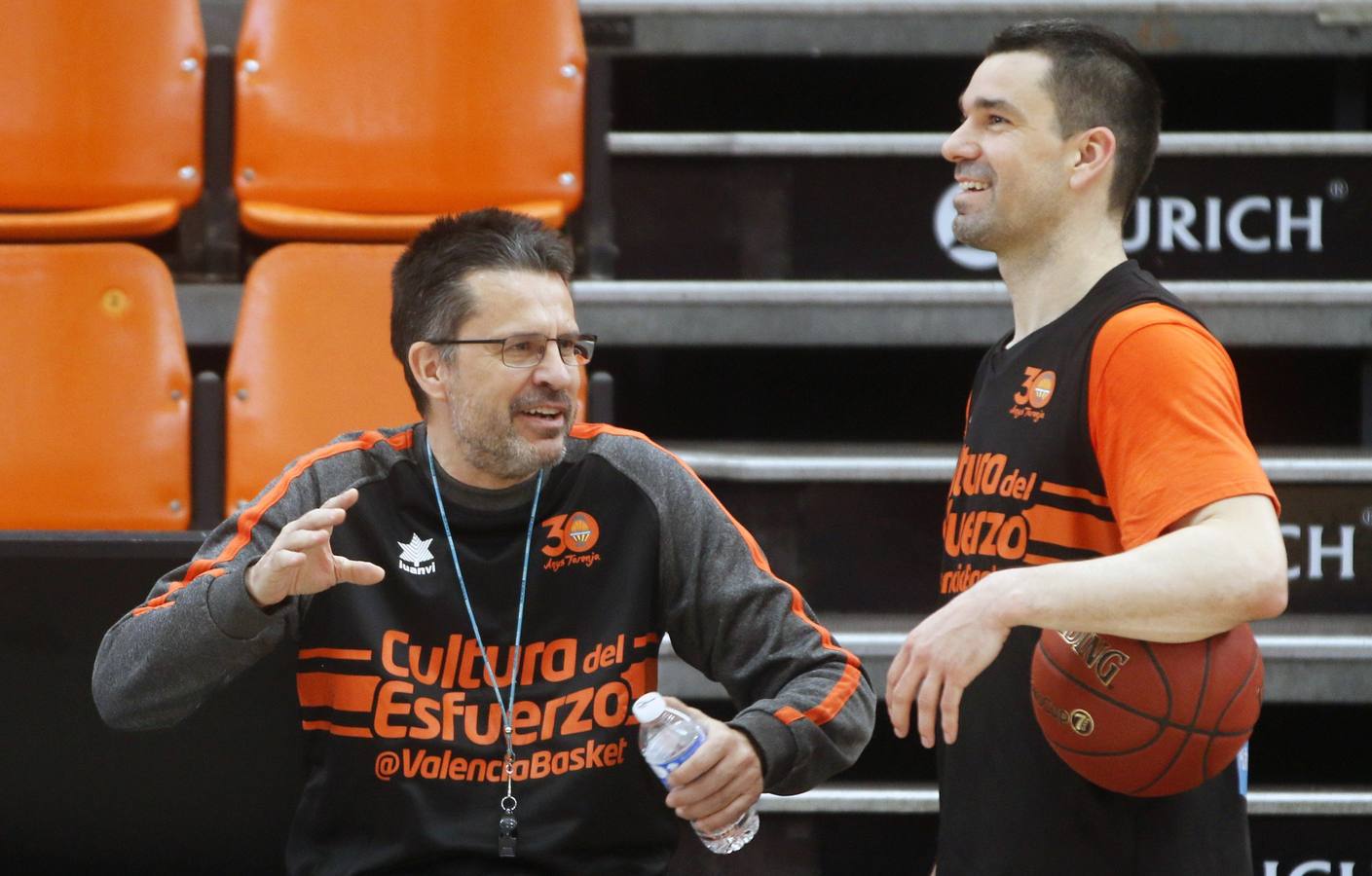 Fotos del entrenamiento previo al primer partido de la final de la Eurocup: Valencia Basket-Unicaja