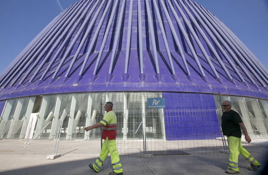 Fotos de las vallas en el Ágora para la sede del CaixaForum