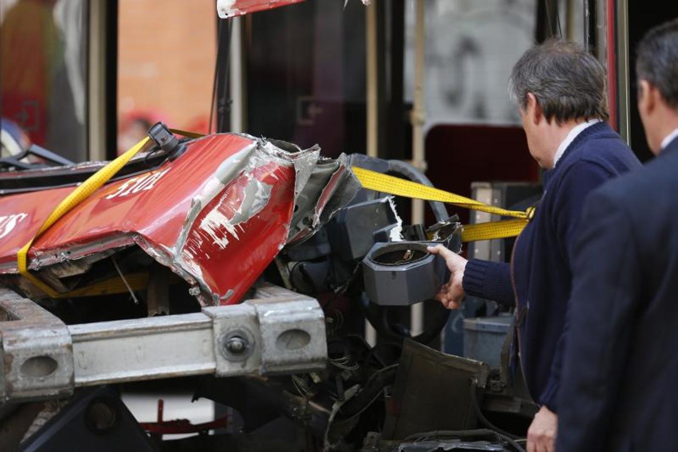 Un autobús choca contra un tranvía en Valencia