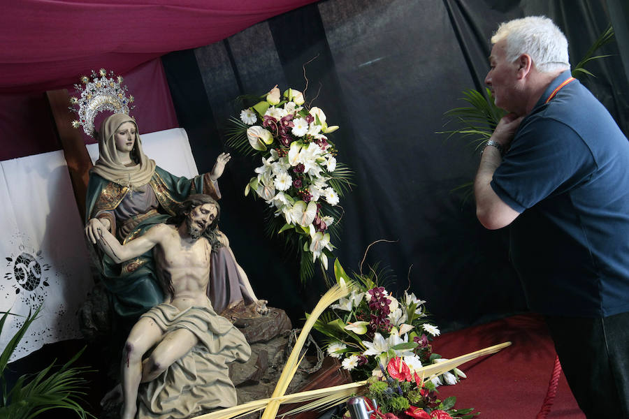 Fotos de las imágenes de la Semana Santa Marinera en casas, casales y el Mercado del Cabanyal