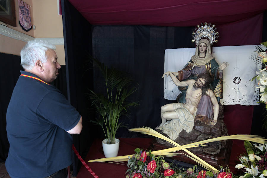 Fotos de las imágenes de la Semana Santa Marinera en casas, casales y el Mercado del Cabanyal