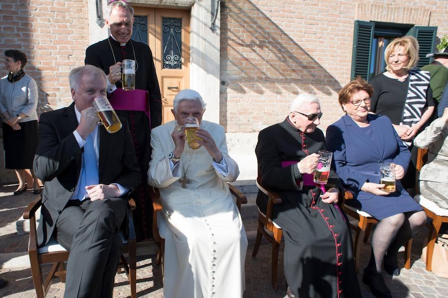 Fotos de la fiesta bávara por el 90 cumpleaños de Benedicto XVI