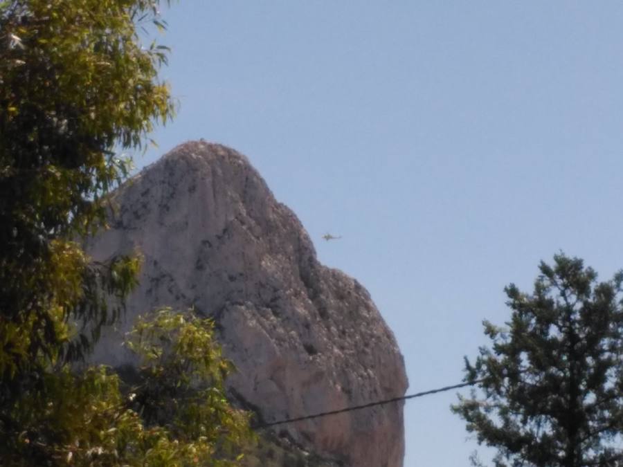 Fotos del rescate de un escalador en el peñón de Ifach