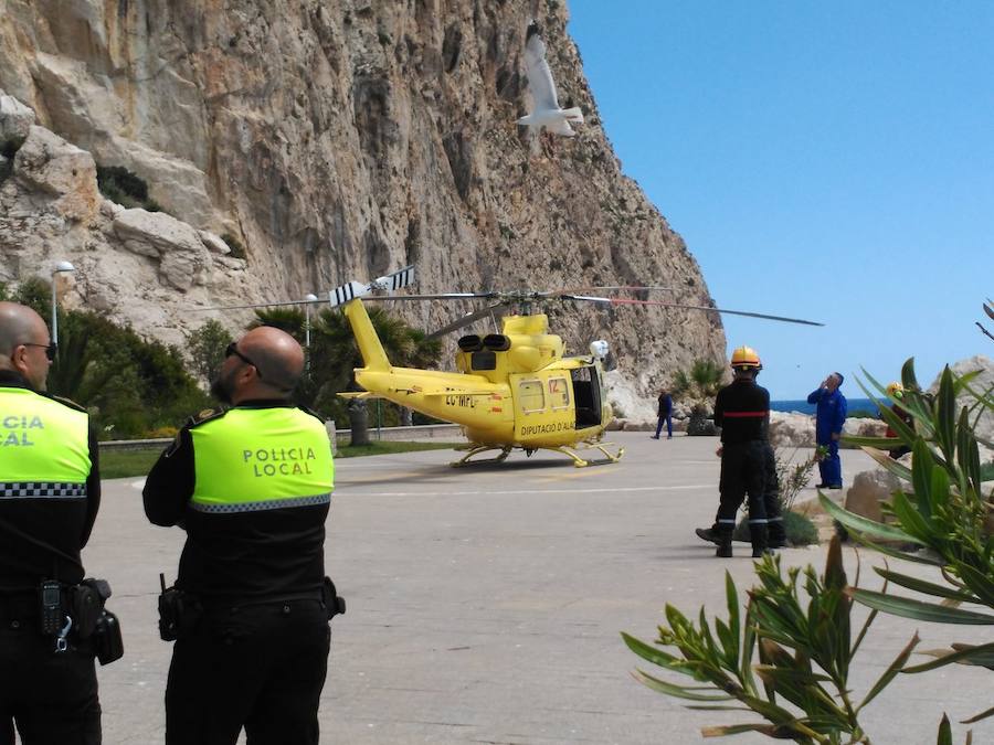 Fotos del rescate de un escalador en el peñón de Ifach