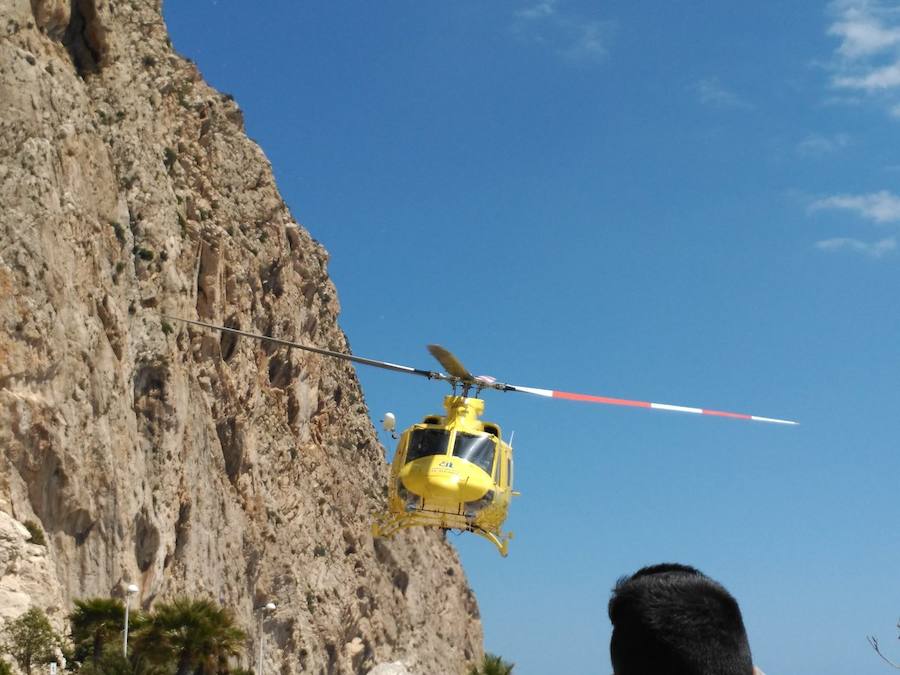 Fotos del rescate de un escalador en el peñón de Ifach