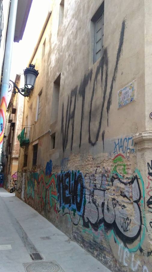 Fotos de los &#039;grafitis&#039; y pintadas en edificios del Carmen
