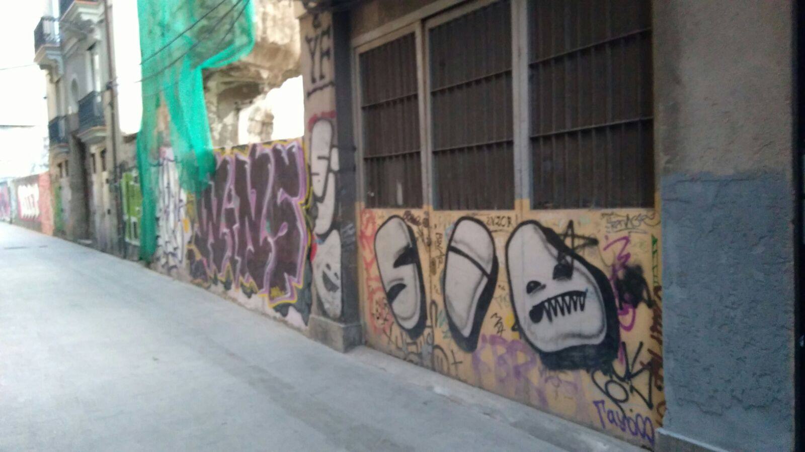 Fotos de los &#039;grafitis&#039; y pintadas en edificios del Carmen