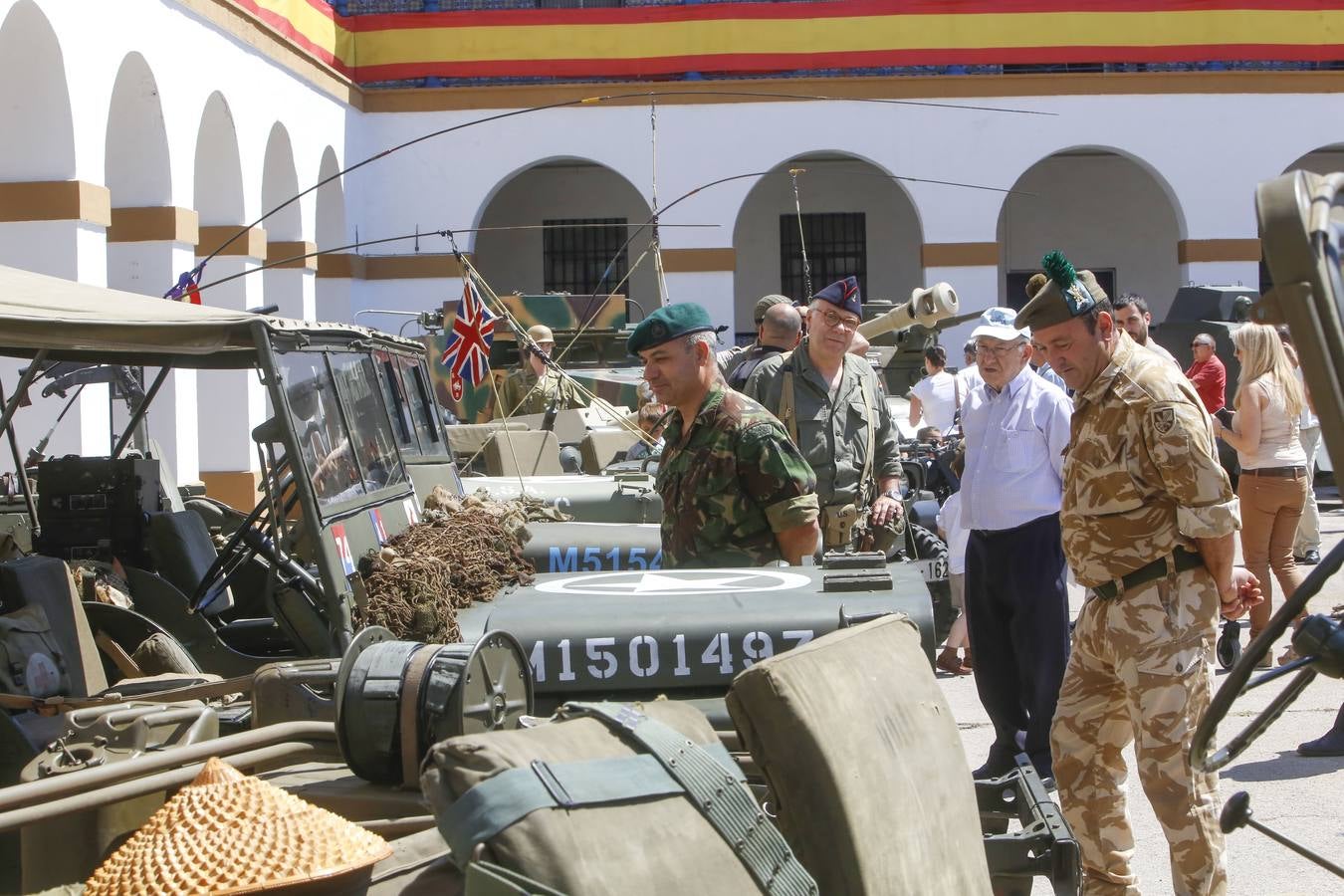 Fotos de la jornada de puertas abiertas del Museo Militar de Valencia