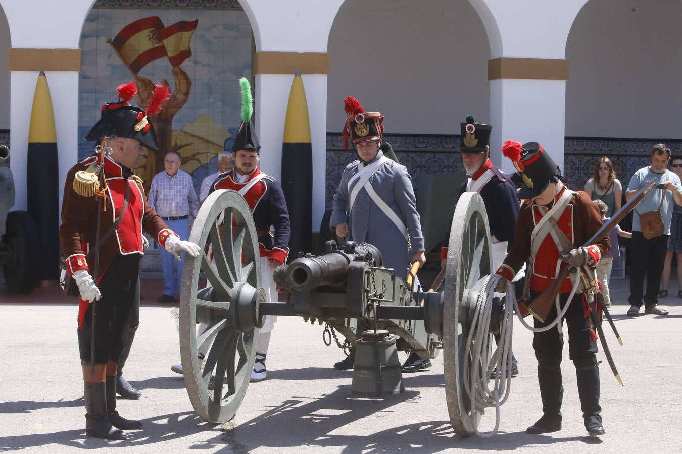 Fotos de la jornada de puertas abiertas del Museo Militar de Valencia