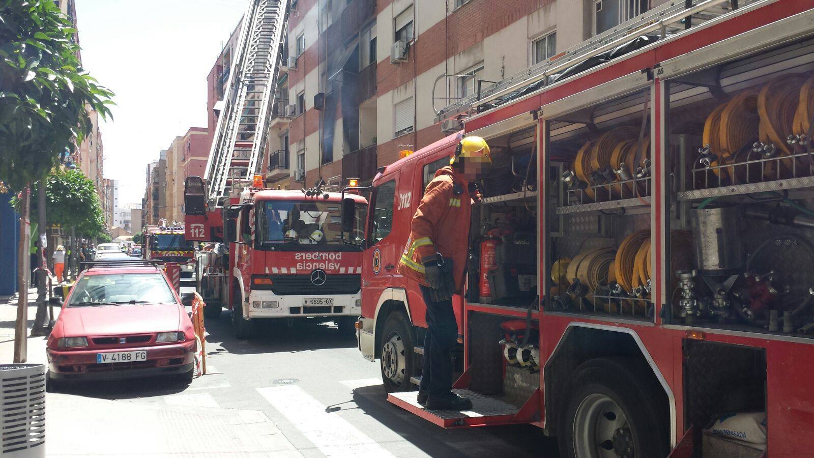 Fotos del incendio en un edificio de Mislata