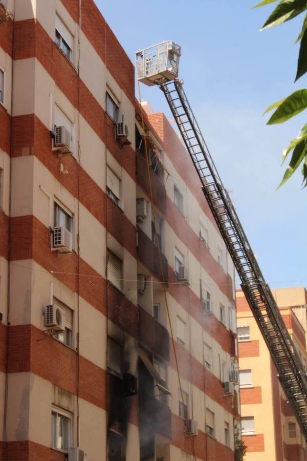 Fotos del incendio en un edificio de Mislata