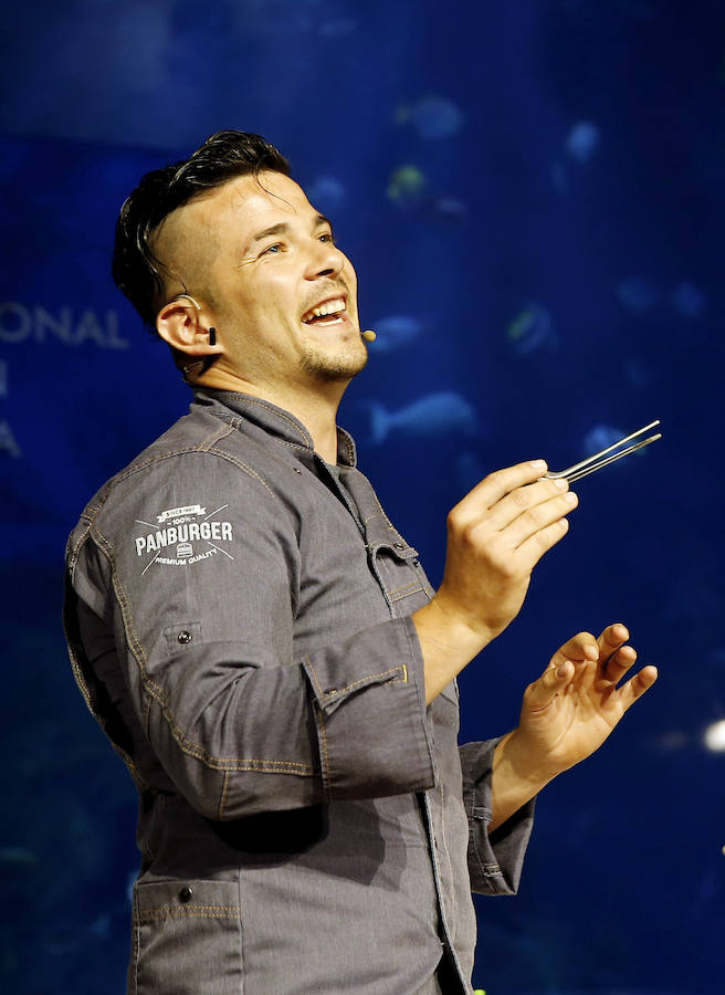 Fotos de &#039;showcooking&#039; con medusas en el Oceanogràfic de Valencia