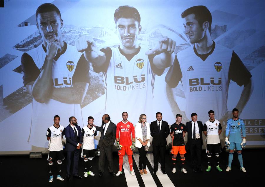 Fotos de la presentación de las camisetas del Valencia CF