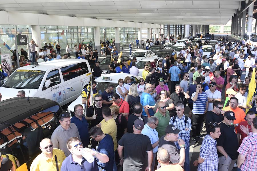 La huelga de los taxistas de toda España, en imágenes