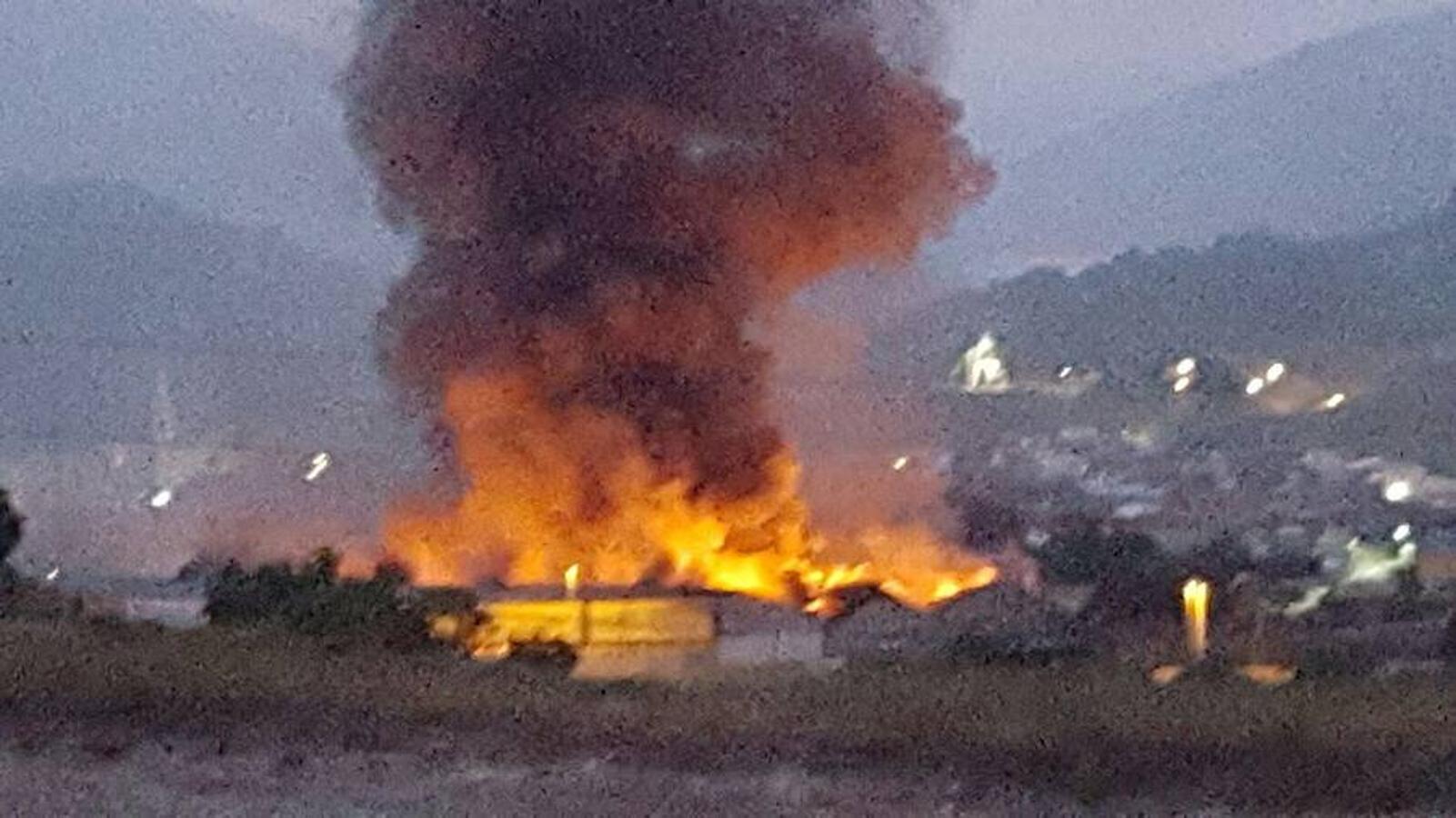 Fotos del incendio de una fábrica de ataúdes en Moixent (Valencia)