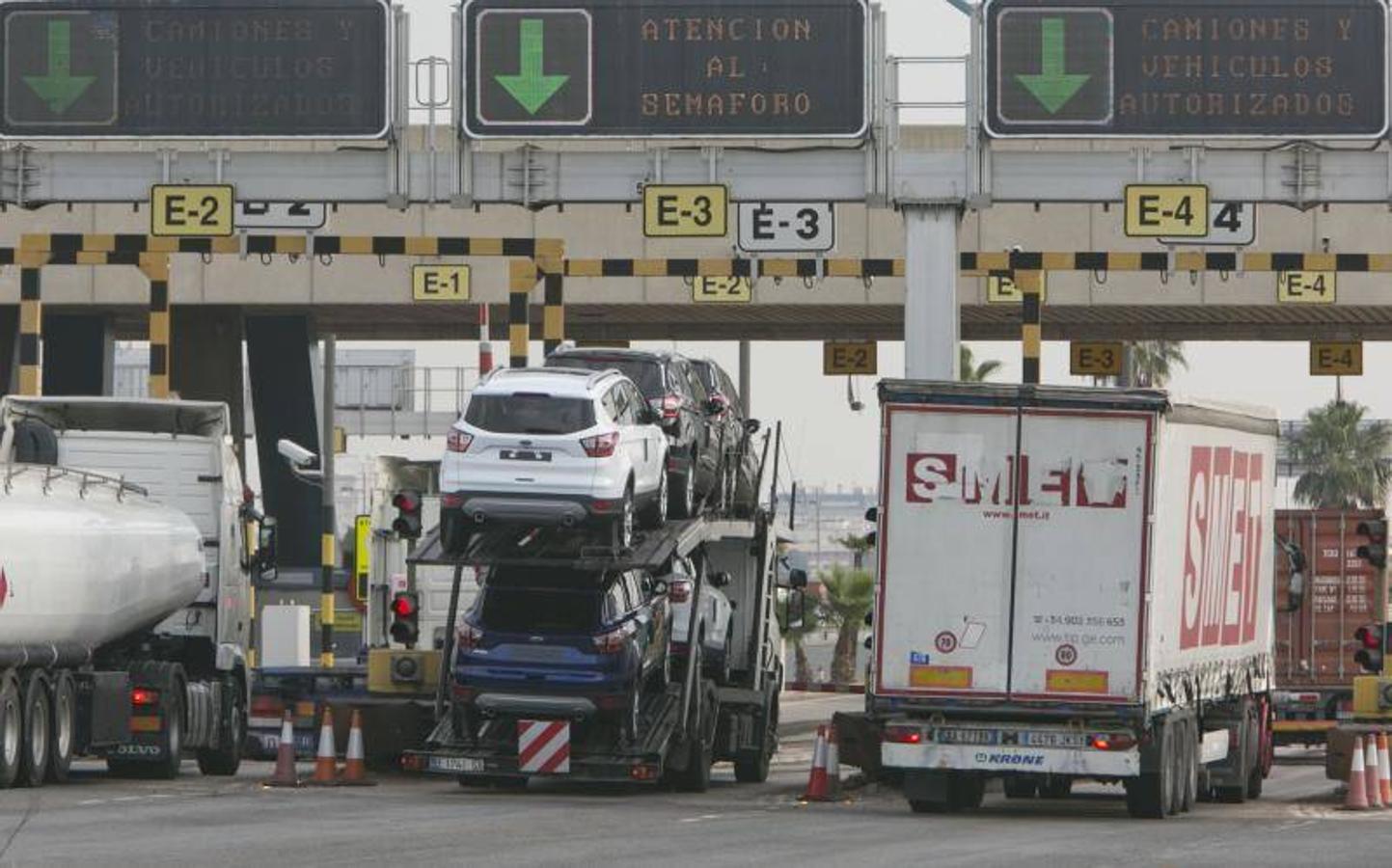 Fotos del Puerto de Valencia, paralizado por la asamblea de estibadores