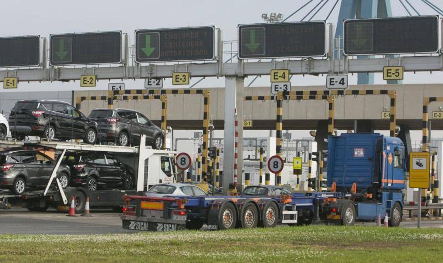 Fotos del Puerto de Valencia, paralizado por la asamblea de estibadores