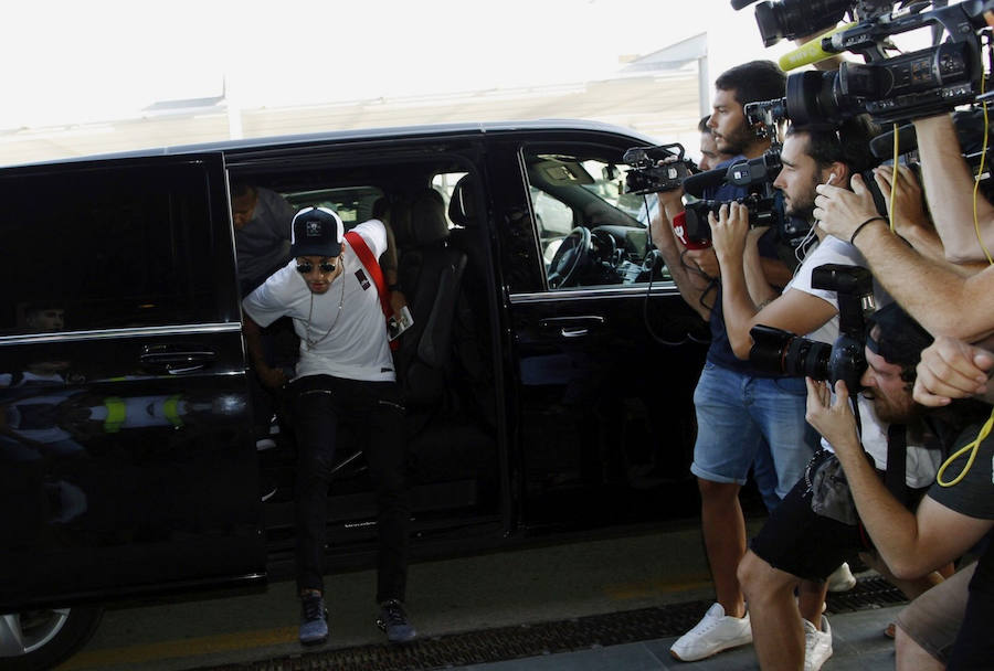 El futbolista brasileño ha causado gran expectación en su llegada a París para formar parte de la plantilla del PSG.