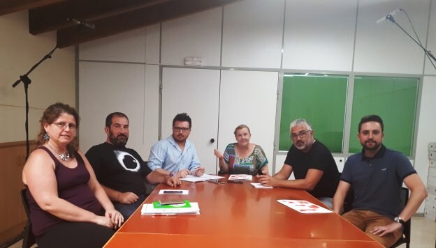 Representantes del tripartito de Paterna, en el comité del Batà celebrado ayer. 