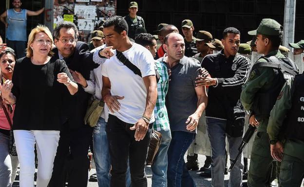 La Asamblea Nacional Constituyente destituye a la fiscal general de Venezuela