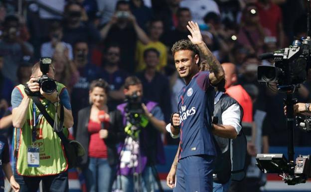 Neymar, durante su presentación. 