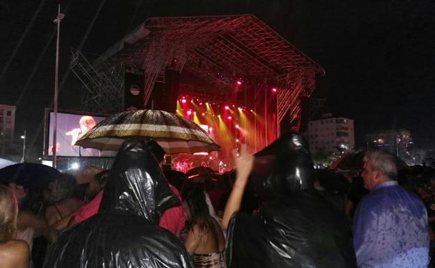La lluvia suspende el concierto de Vanesa Martín e India Martínez en Gandia