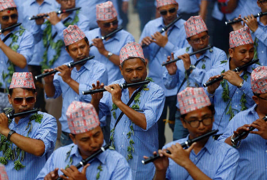 Los habitantes de Lalitpur conmemoran la victoria de su dios Buda contra los siete ejércitos del demonio Mara, encargado de tentar con el deseo del poder y el dominio a las personas.