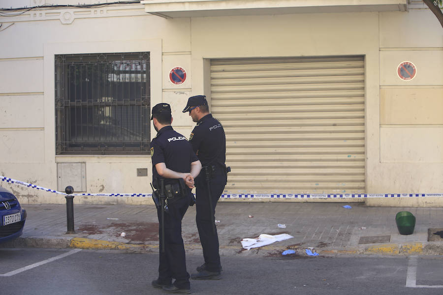 Fotos de la acera tras el apuñalamiento de la Avenida Burjassot