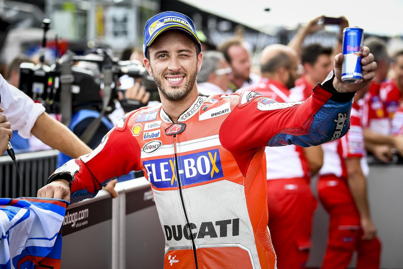 Dovizioso celebra la victoria.