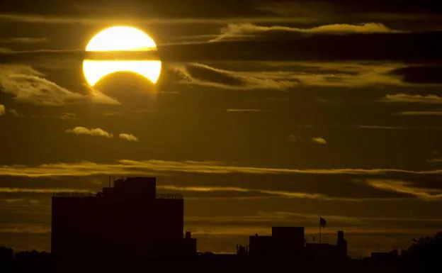 El eclipse solar de 2013, visto en Nueva York.