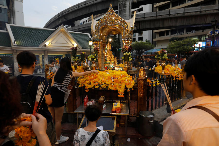 Fotos de la arraigada tradición budista en Bangkok