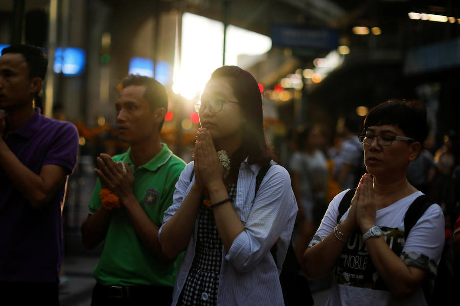 Fotos de la arraigada tradición budista en Bangkok