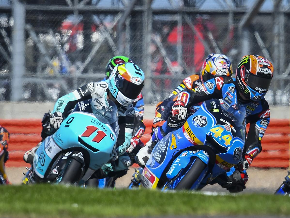 Las carreras en el circuito de Silverstone se saldaron con las victorias de Andrea Dovizioso (MotoGP), Arón Canet (Moto2) y Takaaki Nakagami (Moto3)