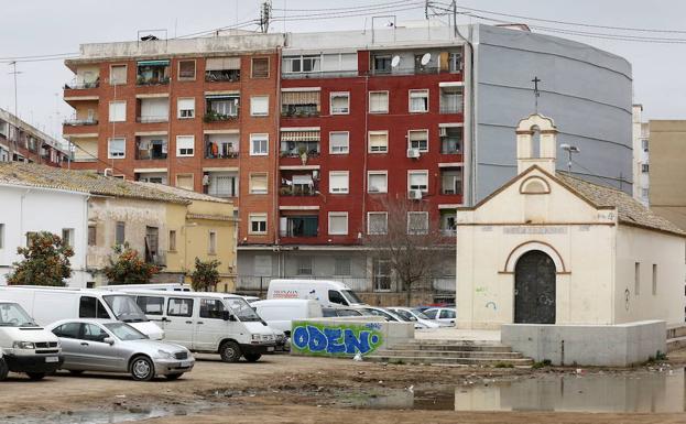 Solar junto a la ermita de Orriols. 