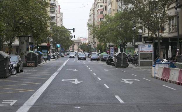 Un agente fuera de servicio persigue a un hombre que robó material deportivo en una tienda del centro de Valencia