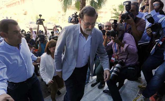 Mariano Rajoy, a su llegada a la Interparlamentaria del PP en Alboraya.