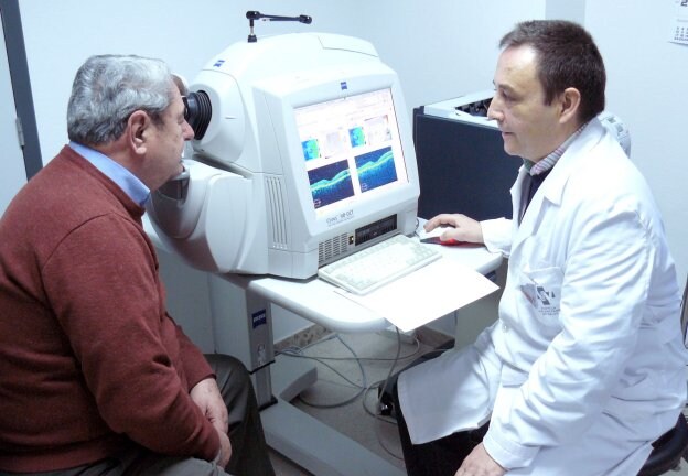 Un paciente acude a la consulta del oftalmólogo. 