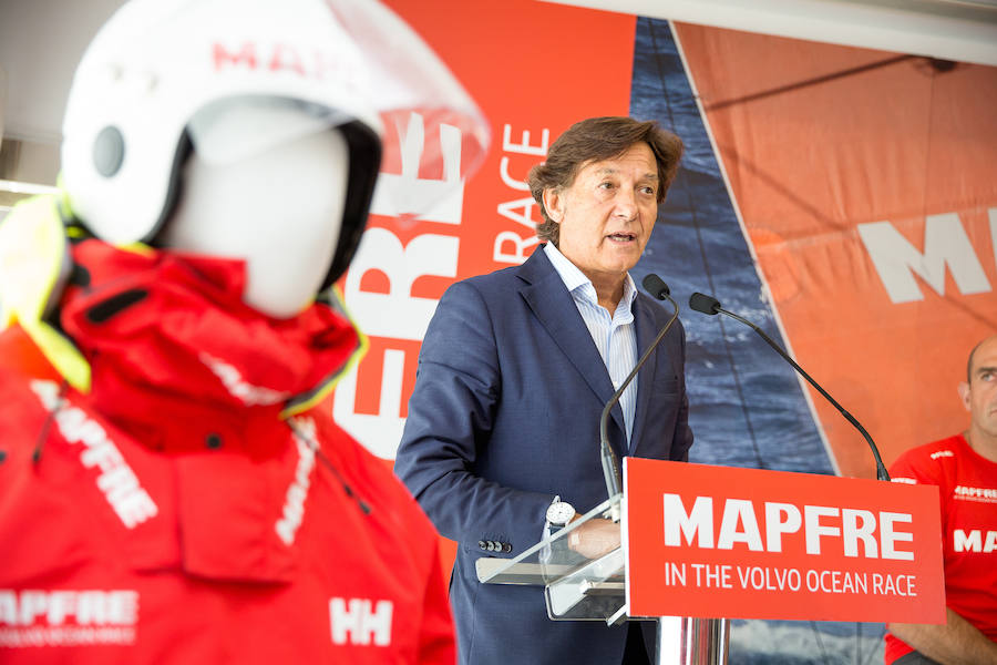 Las instalaciones del Real Club Náutico de Sanxenxo han acogido la presentación del equipo español que competirá en la regata oceánica más importante del mundo