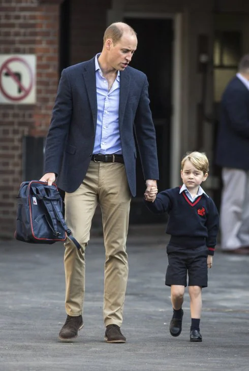 El príncipe Guillermo con su hijo.