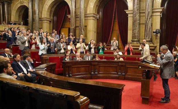 El alegato antiindependentista de un diputado de Podemos en el Parlament que acaba ovacionado por el PP, PSC y Ciudadanos