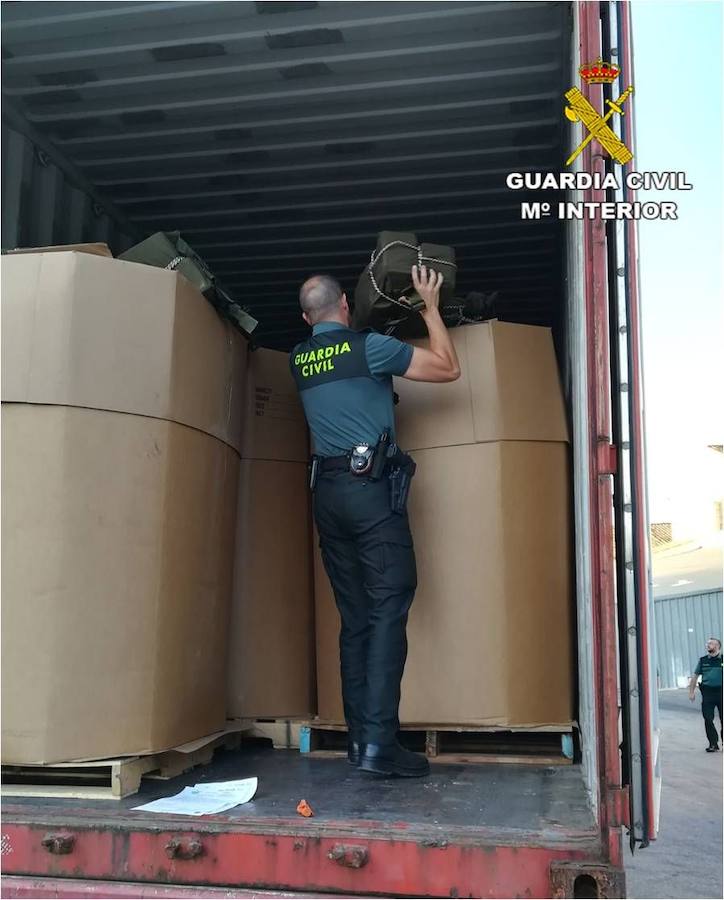 · La droga se escondía en ocho mochilas militares de procedencia Norteamérica