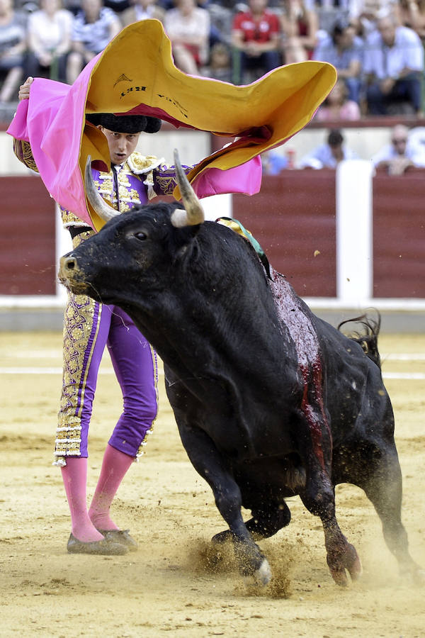 El valenciano suple a Manzanares y sale por la puerta grande